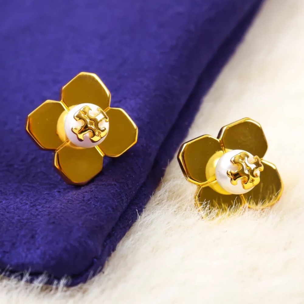 TORY BURCH • Babylon Pearl Earrings • Gold - Picture 6 of 10
